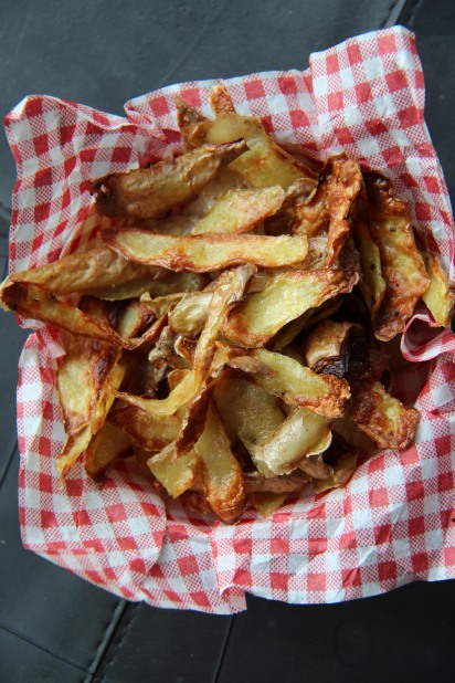 chips d'épluchures de pommes de terre au four